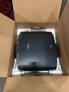 Кинотеатральный 4K проектор Sony VPL-VW590ES (черный)