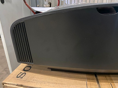 Кинотеатральный 4K проектор Sony VPL-VW590ES (черный)